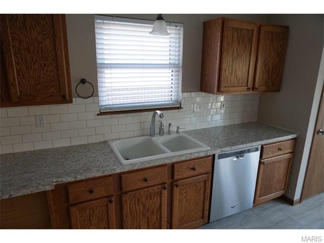 151 Winding Woods Dr, O'fallon, MO 63366 photo 4