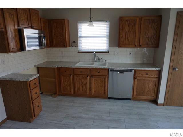 151 Winding Woods Dr, O'fallon, MO 63366 photo 2