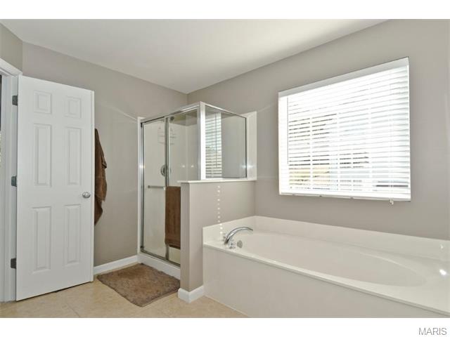 1633 Bentshire Ct, Ballwin, MO 63011 photo 13