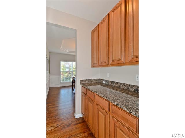 1633 Bentshire Ct, Ballwin, MO 63011 photo 9