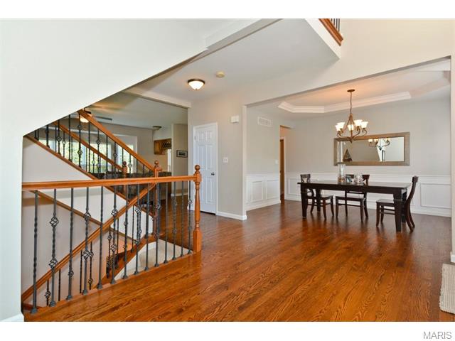 1633 Bentshire Ct, Ballwin, MO 63011 photo 2