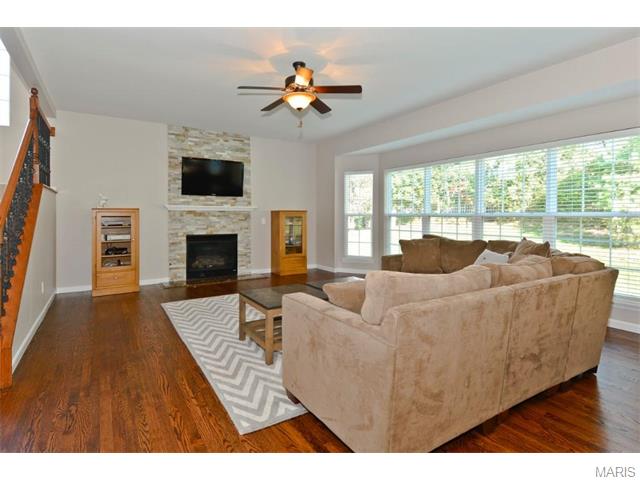 1633 Bentshire Ct, Ballwin, MO 63011 photo 6