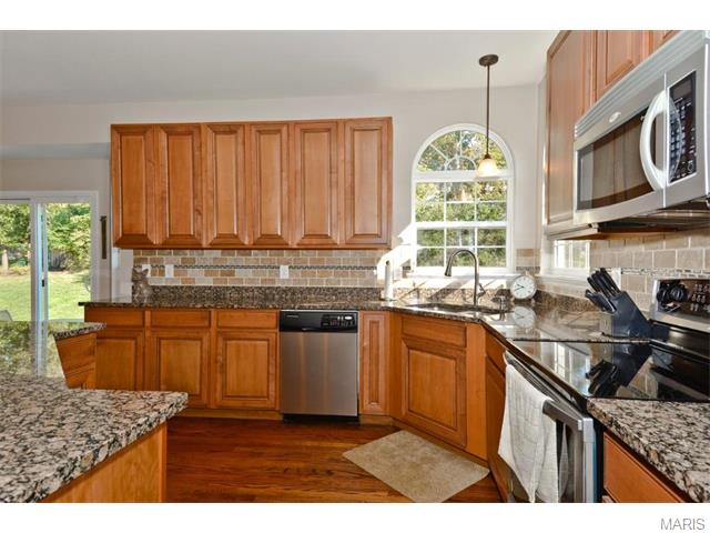 1633 Bentshire Ct, Ballwin, MO 63011 photo 8