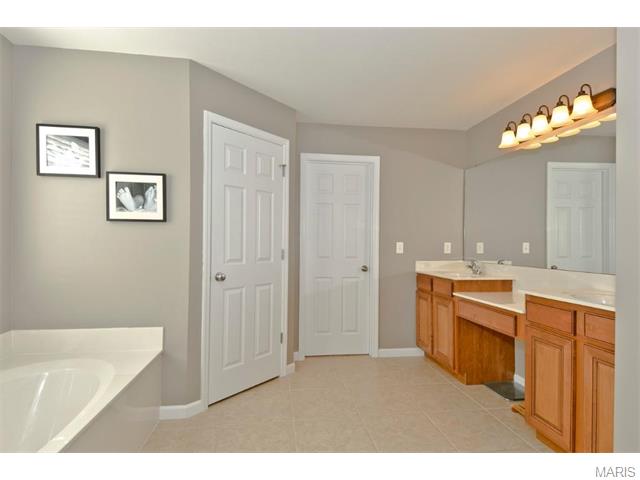 1633 Bentshire Ct, Ballwin, MO 63011 photo 12
