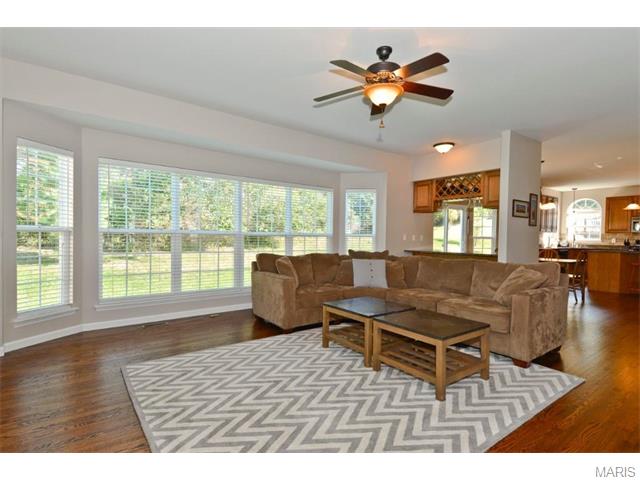 1633 Bentshire Ct, Ballwin, MO 63011 photo 4