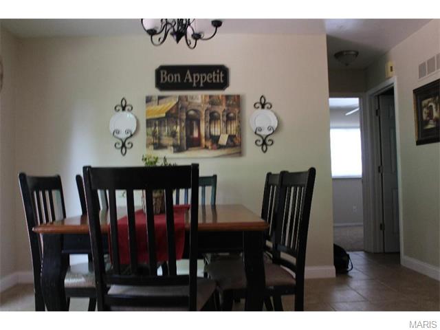 923 Napoli Dr, Ballwin, MO 63021 photo 5