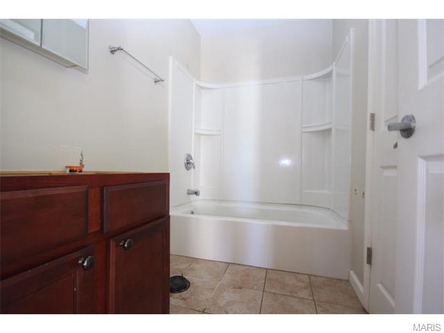 6152 Shillington Dr, Saint Louis, MO 63134 photo 5