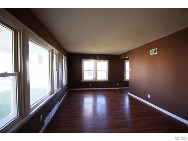6152 Shillington Dr, Saint Louis, MO 63134 photo 2