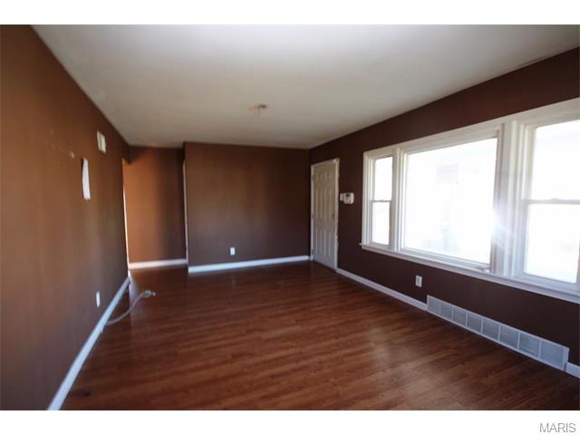 6152 Shillington Dr, Saint Louis, MO 63134 photo 4