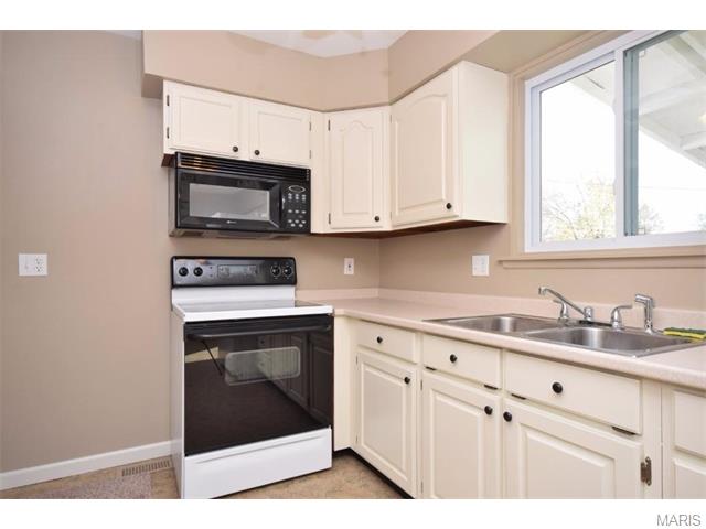 602 Trudy Ln, O'fallon, MO 63366 photo 2