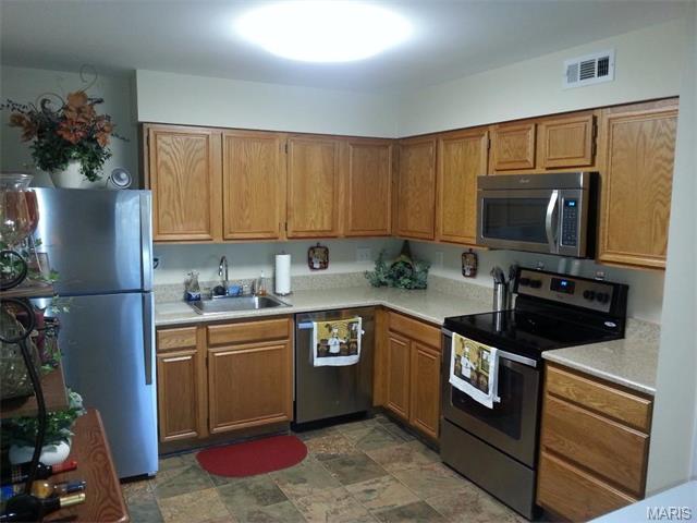725 Ridgeside Dr #E, Ballwin, MO 63021 photo 2