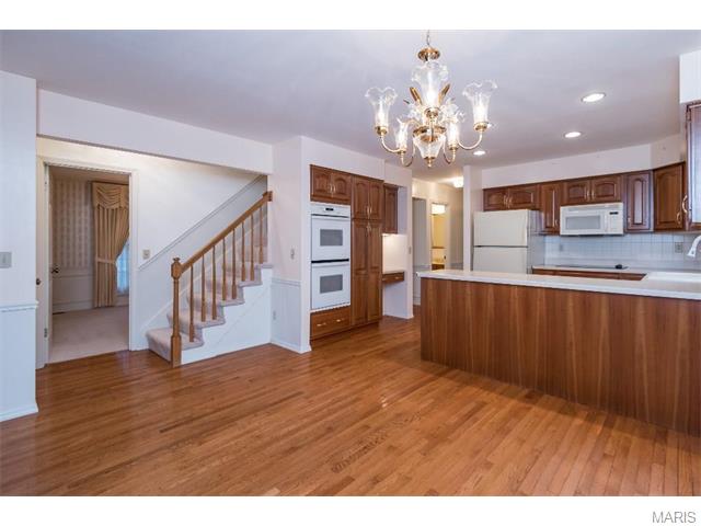 921 Baintree Ln, Ballwin, MO 63011 photo 9