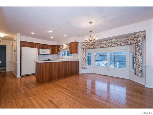921 Baintree Ln, Ballwin, MO 63011 photo 10