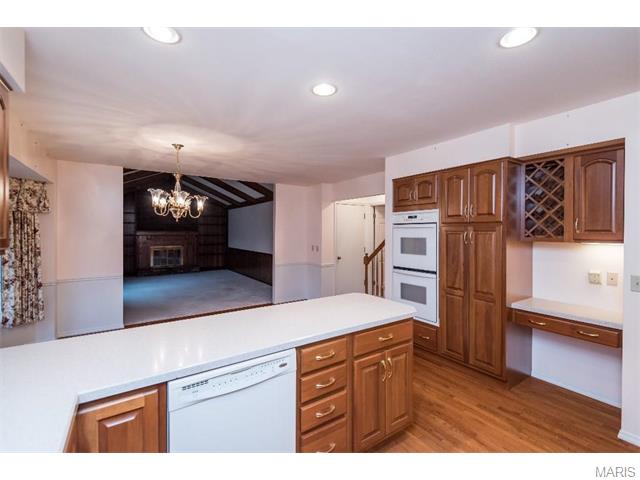 921 Baintree Ln, Ballwin, MO 63011 photo 8