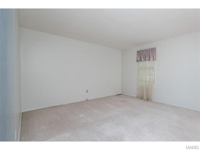 921 Baintree Ln, Ballwin, MO 63011 photo 24