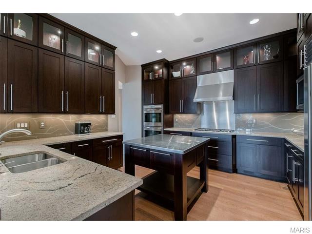400 Willow Weald Path, Chesterfield, MO 63005 photo 2