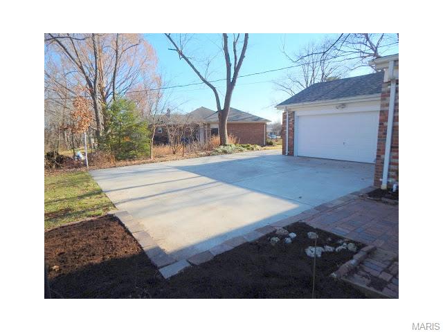 325 Willowick Dr, Ballwin, MO 63011 photo 22