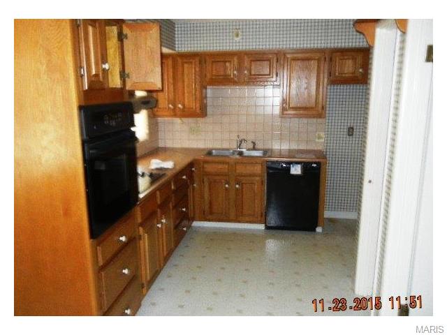 802 Delhurst Dr, Ballwin, MO 63021 photo 2