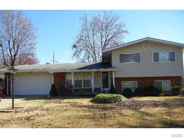 802 Delhurst Dr, Ballwin, MO 63021 photo 1
