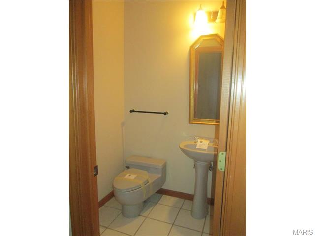 1406 Pine Ridge Ests, Ballwin, MO 63021 photo 13