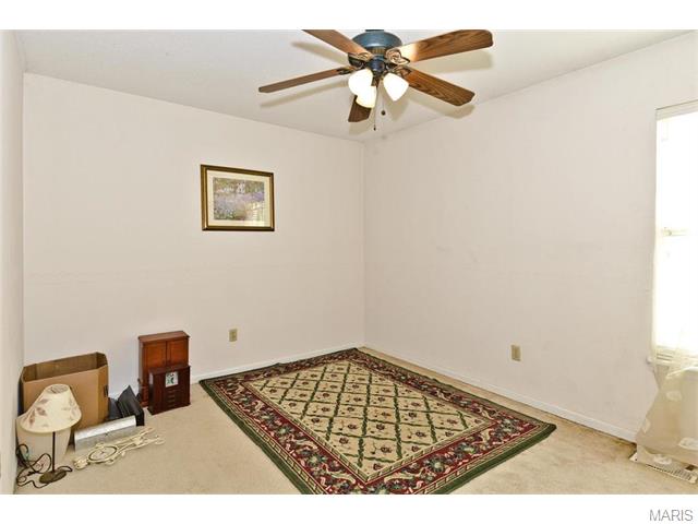 1055 Oak Glen Cir, Ballwin, MO 63021 photo 18