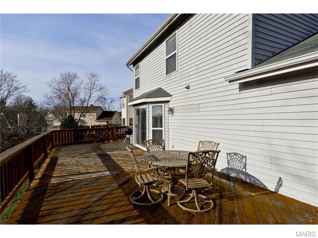 1055 Oak Glen Cir, Ballwin, MO 63021 photo 27