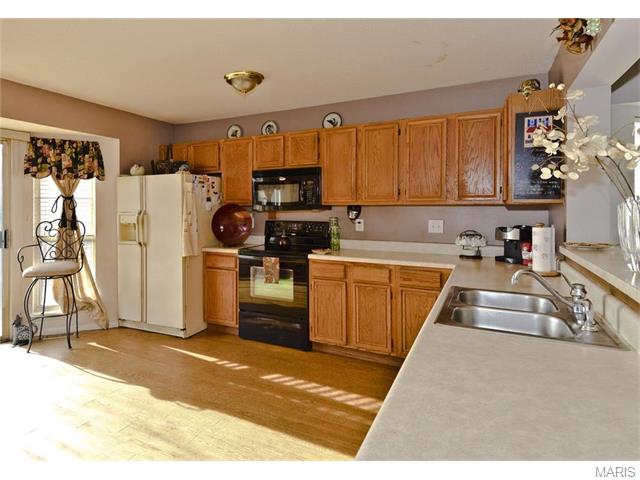 1055 Oak Glen Cir, Ballwin, MO 63021 photo 5