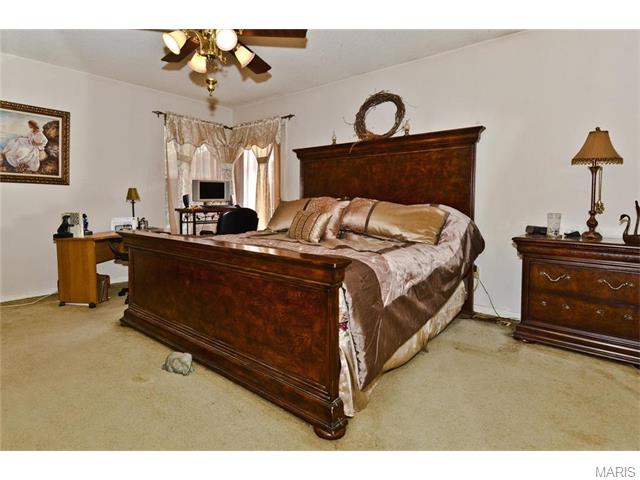 1055 Oak Glen Cir, Ballwin, MO 63021 photo 11