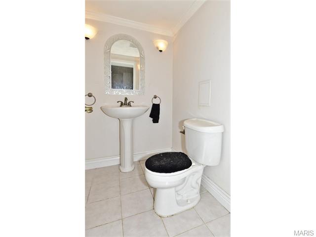 1055 Oak Glen Cir, Ballwin, MO 63021 photo 24