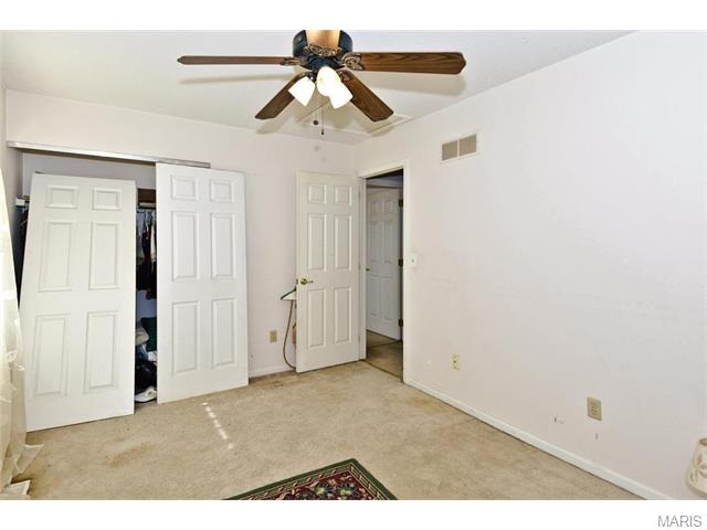 1055 Oak Glen Cir, Ballwin, MO 63021 photo 19