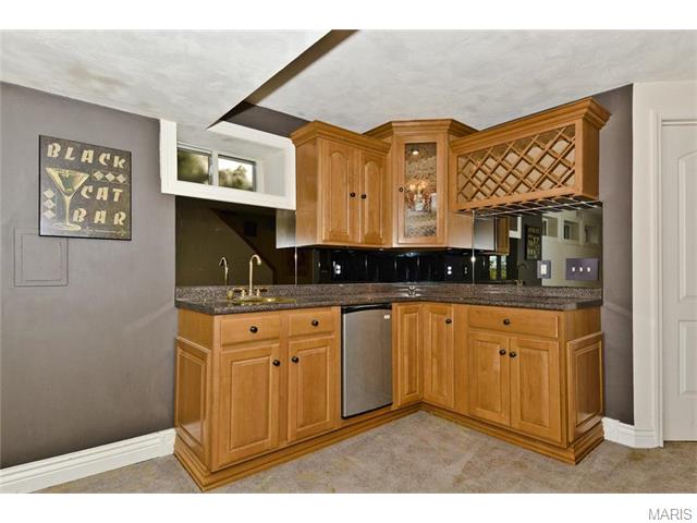 1055 Oak Glen Cir, Ballwin, MO 63021 photo 22