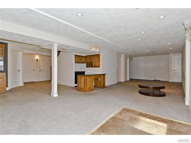 1055 Oak Glen Cir, Ballwin, MO 63021 photo 21