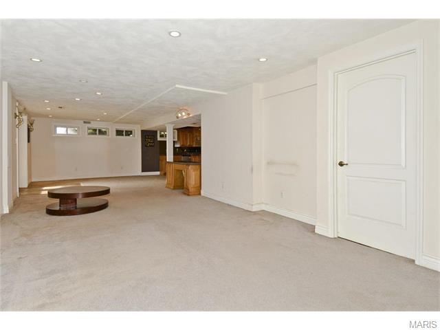 1055 Oak Glen Cir, Ballwin, MO 63021 photo 23