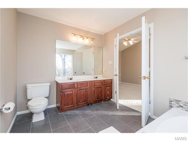 533 Wetherby Terrace Dr, Ballwin, MO 63021 photo 17