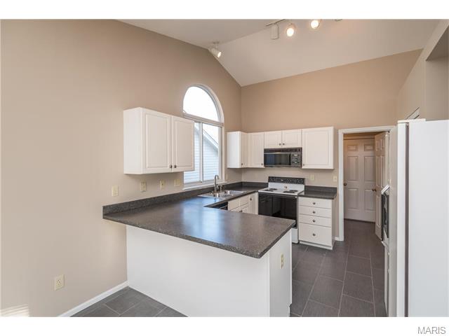 533 Wetherby Terrace Dr, Ballwin, MO 63021 photo 9