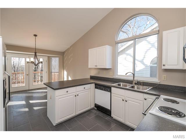533 Wetherby Terrace Dr, Ballwin, MO 63021 photo 8