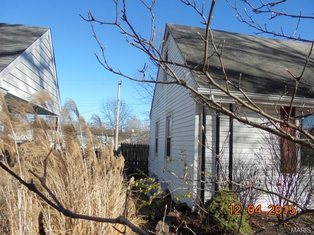 6829 Circleview Dr, Saint Louis, MO 63123 photo 2