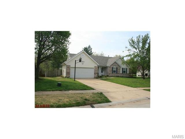230 Robins Song Dr, Ballwin, MO 63021 photo 1