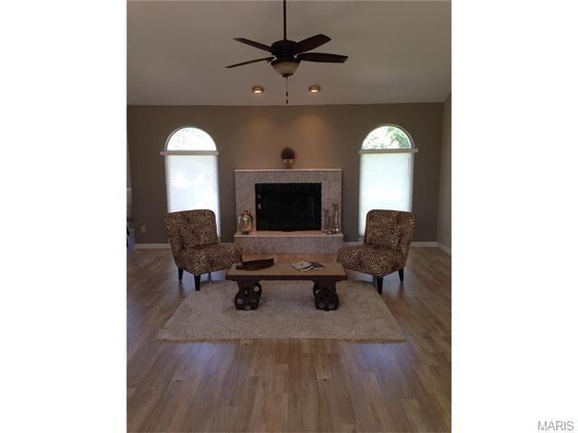 22 Doubletree Ct, Saint Charles, MO 63303 photo 3