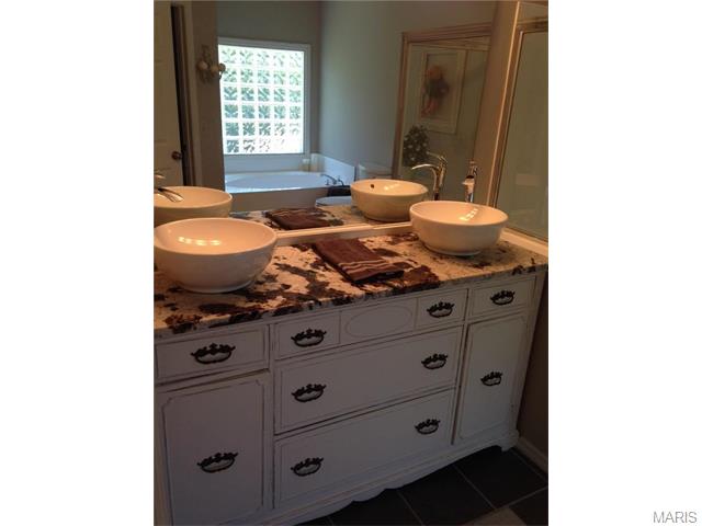 22 Doubletree Ct, Saint Charles, MO 63303 photo 9