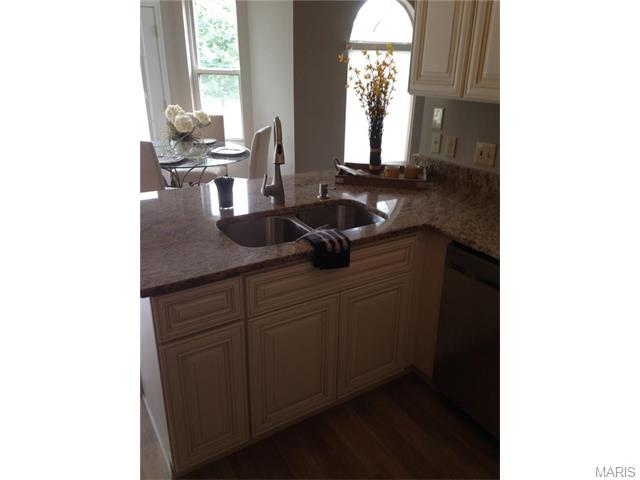 22 Doubletree Ct, Saint Charles, MO 63303 photo 5