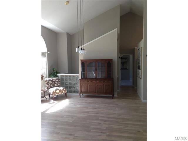22 Doubletree Ct, Saint Charles, MO 63303 photo 2