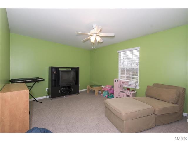 240 Spring Borough Dr, O'fallon, MO 63368 photo 17
