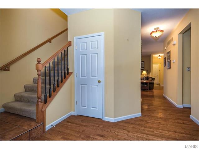 654 Covered Bridge Ln, O'fallon, MO 63368 photo 3