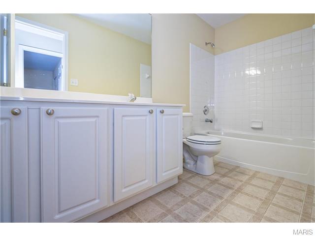 654 Covered Bridge Ln, O'fallon, MO 63368 photo 22