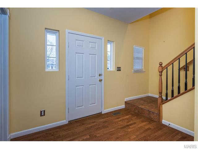 654 Covered Bridge Ln, O'fallon, MO 63368 photo 2