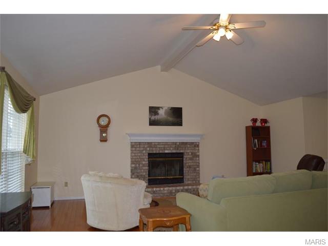 114 Amberway Ct, O'fallon, MO 63366 photo 2