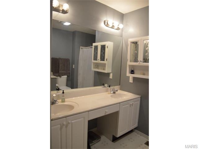 114 Amberway Ct, O'fallon, MO 63366 photo 16