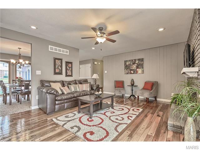 603 Forrester, Ballwin, MO 63011 photo 2