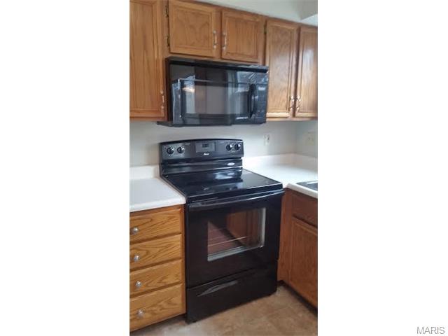 1287 Old Stone Dr, O'fallon, MO 63368 photo 2